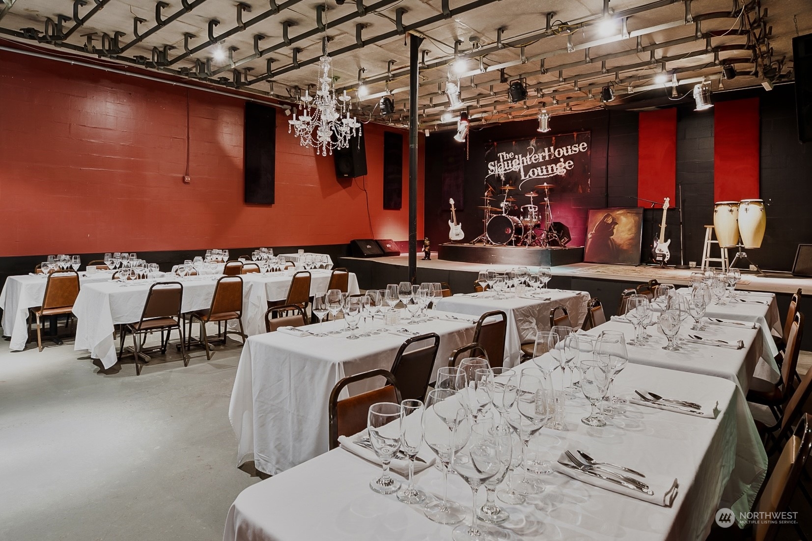 19829 Niederle Road Monroe, WA 98272 - Photo 32 of 39 a view of a chairs and table in a patio