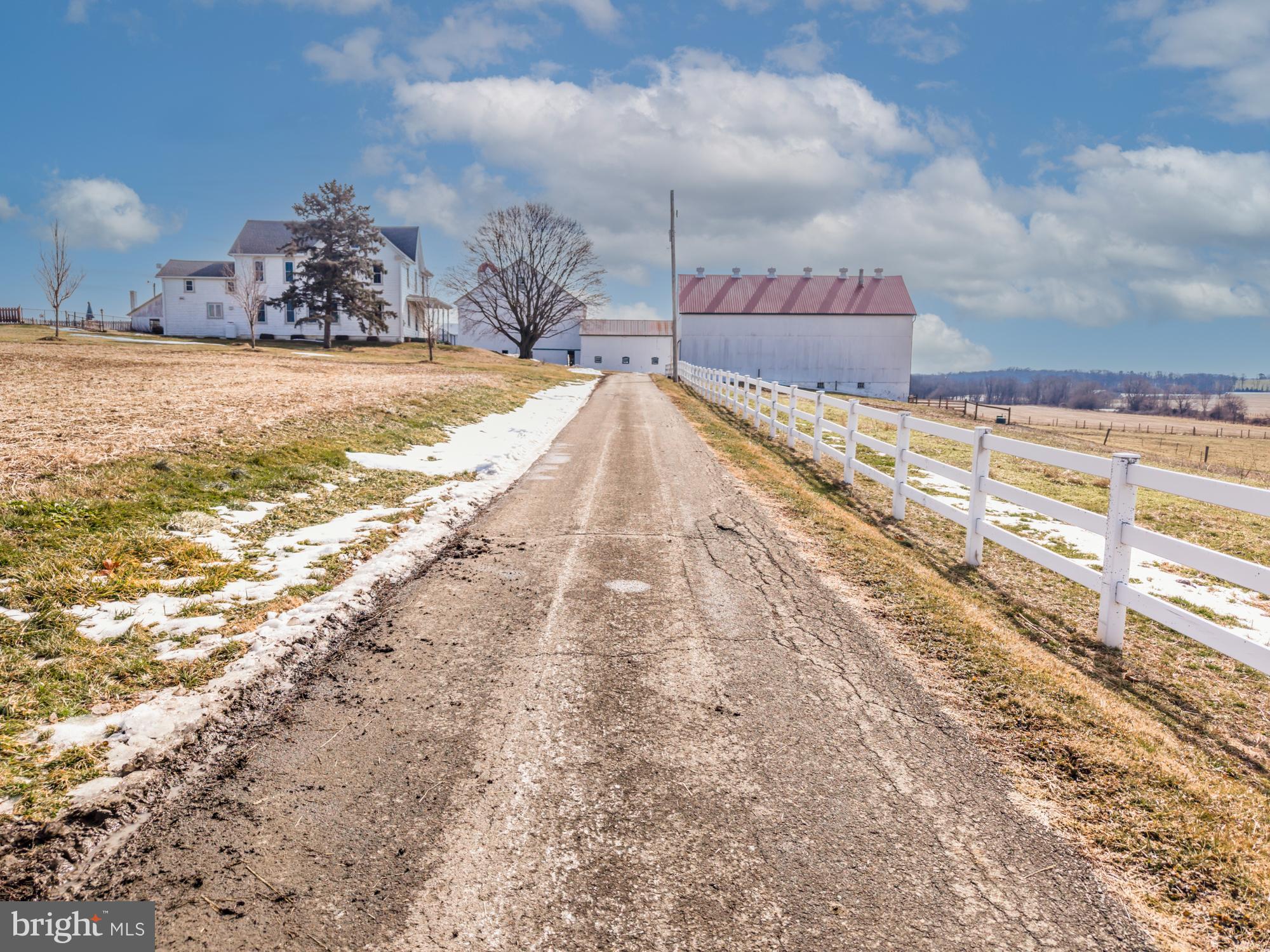 397 Jackson Road Quarryville, PA 17566 - Photo 28 of 41 a view of a dry yard with wooden fence