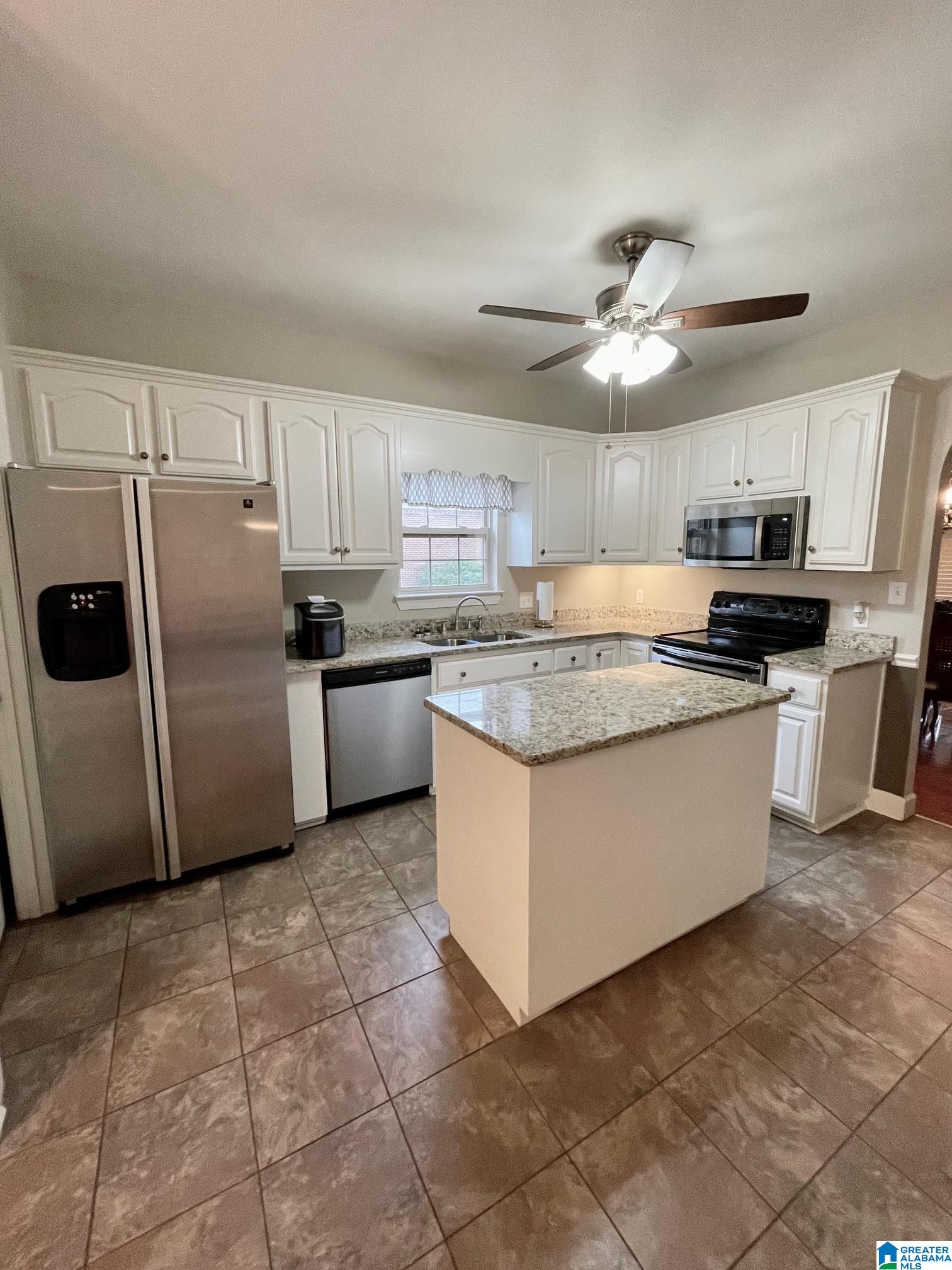 4727 Thornhill Road Gardendale, AL 35071 - Photo 3 of 23 Gallery Image 3