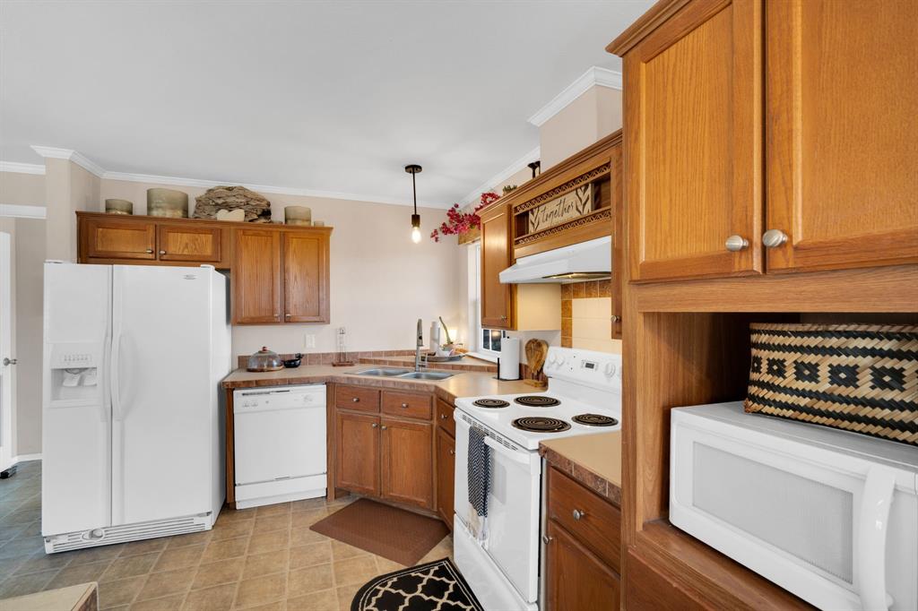 8103 County Road 409 Grandview, TX 76050 - Photo 11 of 35