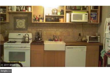 600 Markham Road Baltimore, MD 21229 - Photo 4 of 9 Kitchen