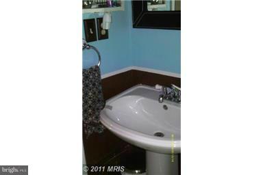 600 Markham Road Baltimore, MD 21229 - Photo 6 of 9 Bath