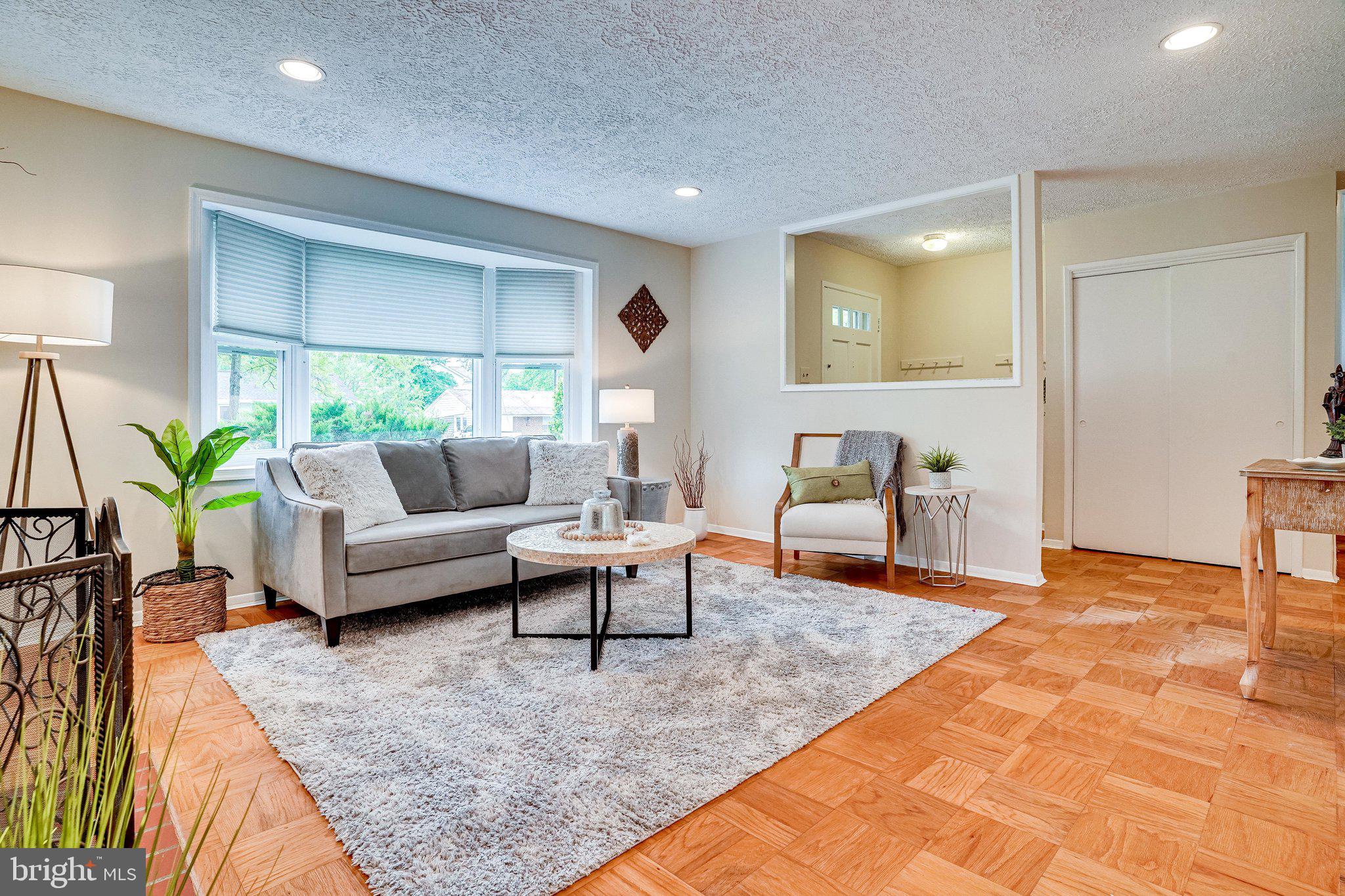7309 Bath Street Springfield, VA 22150 - Photo 14 of 75 Living Room
