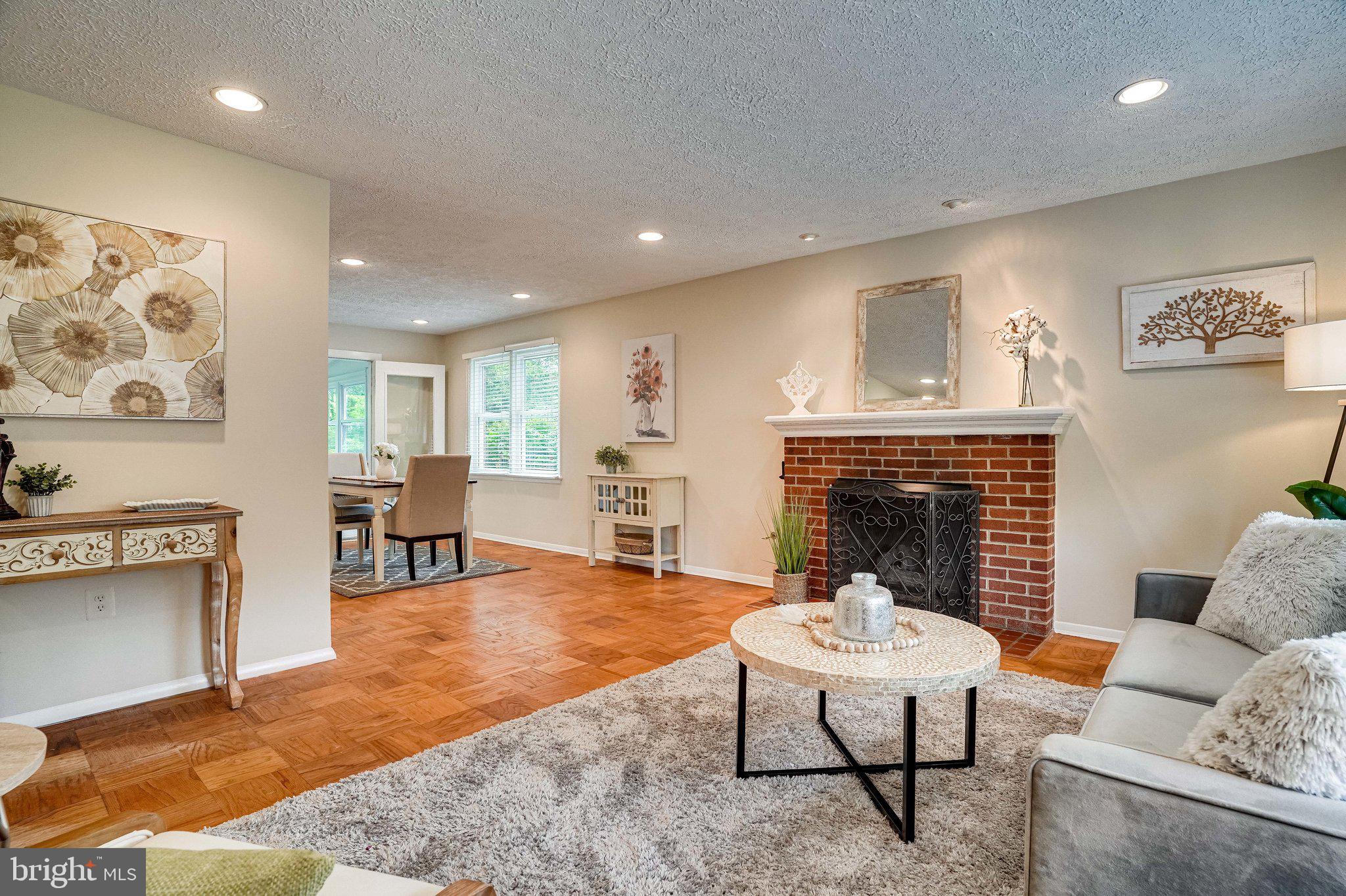 7309 Bath Street Springfield, VA 22150 - Photo 16 of 75 Living Room