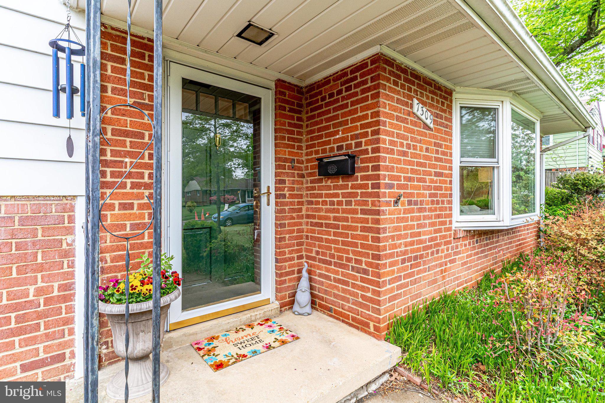 7309 Bath Street Springfield, VA 22150 - Photo 3 of 75 Front Porch