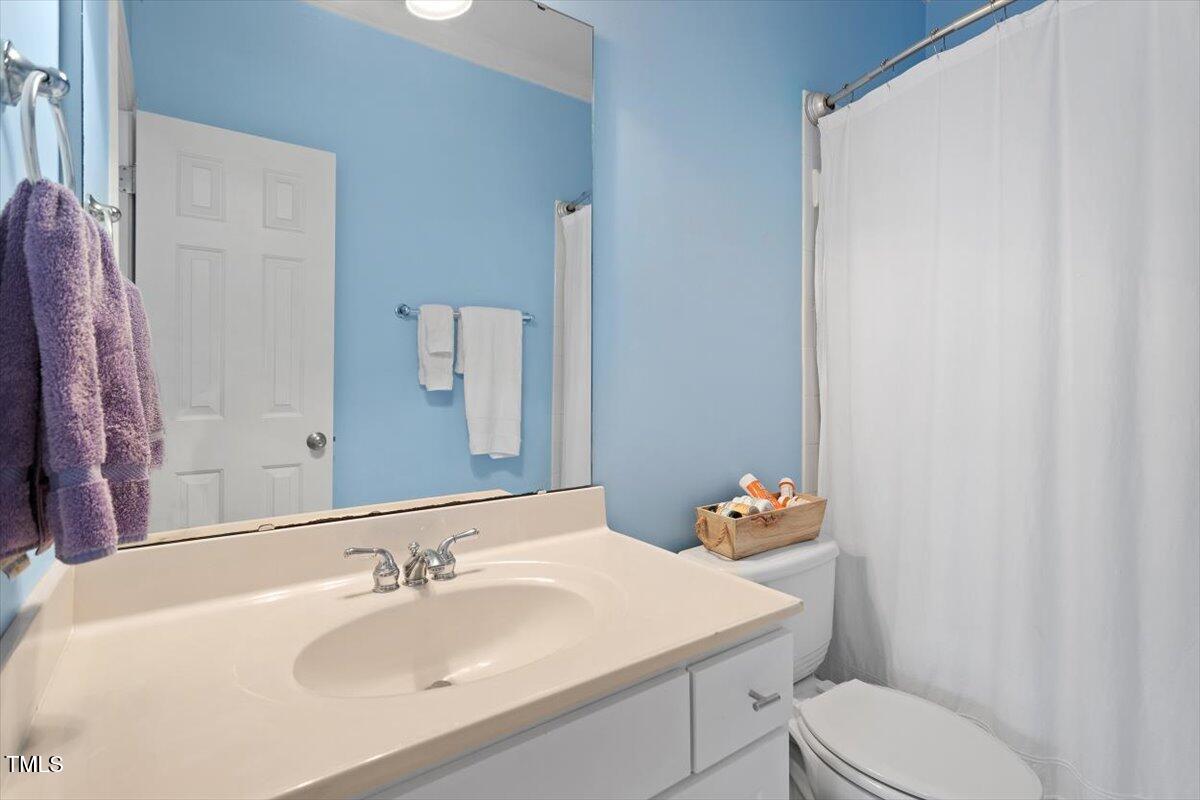 1307 Cameron View Court Raleigh, NC 27607 - Photo 15 of 26 a bathroom with a sink toilet and mirror