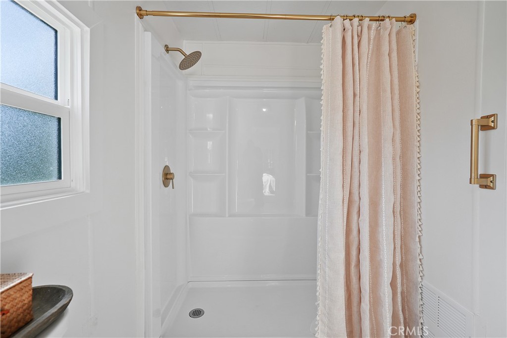 31130 South General Kearny Road, Unit 136 Temecula, CA 92591 - Photo 47 of 65 Brand new shower and new larger window installed!
