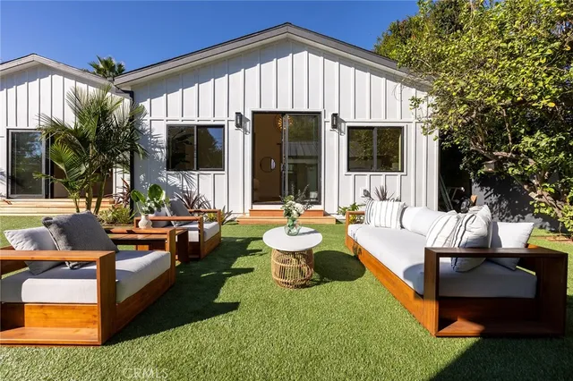 $2,850,000 | 5750 Stansbury Avenue, Sherman Oaks, CA 91401