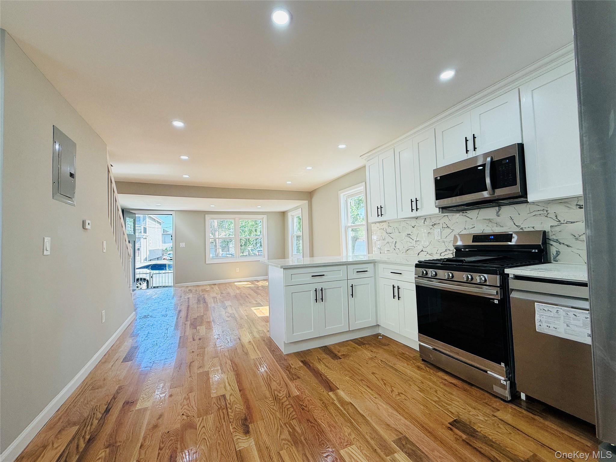 164-21 109th Road Queens, NY 11433 - Photo 3 of 17