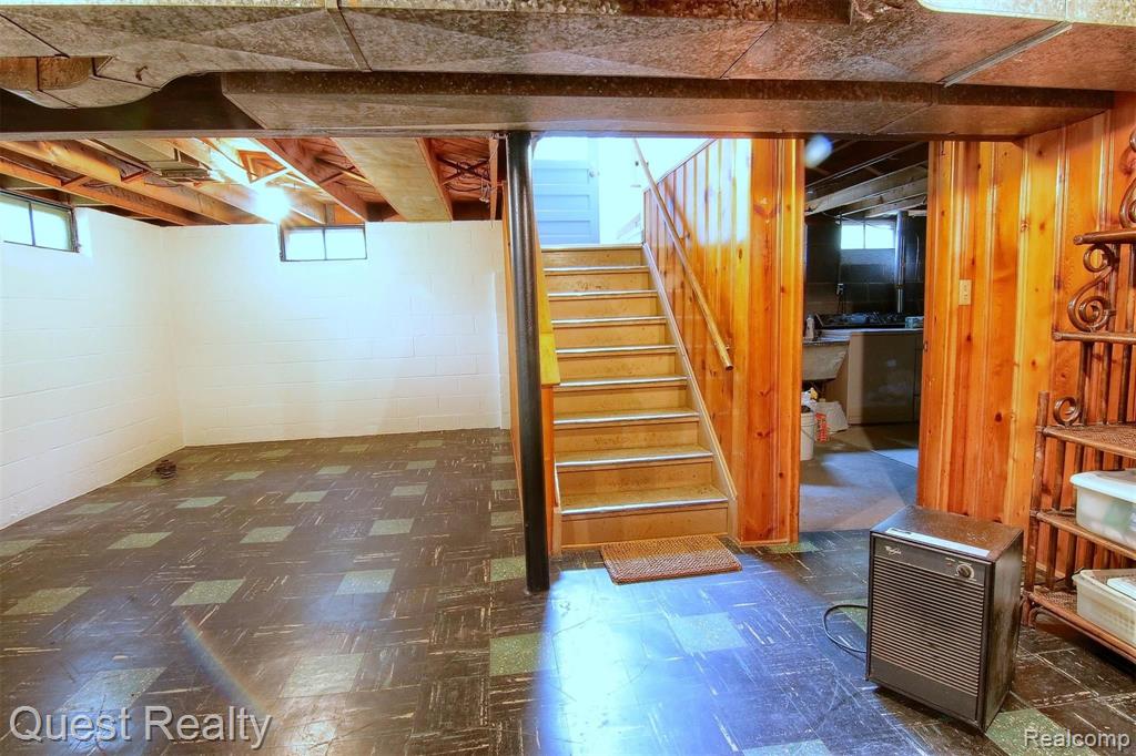 2132 Hampton Road Grosse Pointe Woods, MI 48236 - Photo 22 of 29