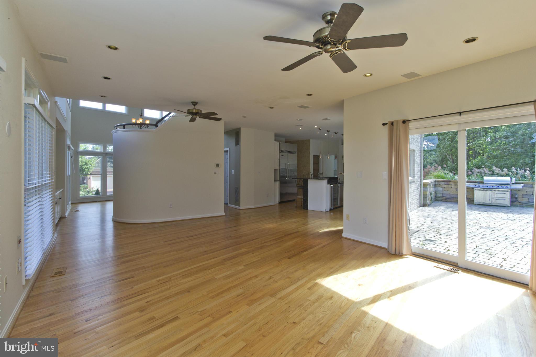 650 South River Landing Road, Unit 650 Edgewater, MD 21037 - Photo 14 of 26 Family Room