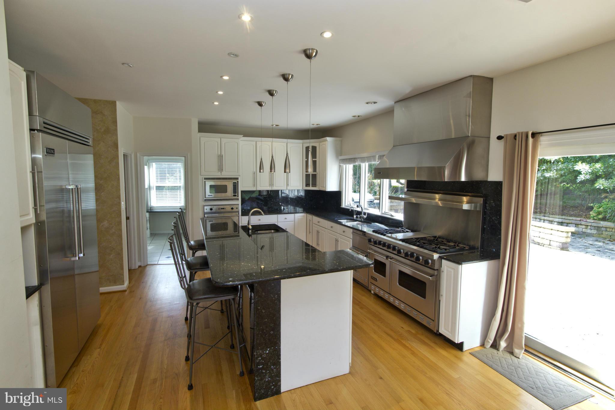 650 South River Landing Road, Unit 650 Edgewater, MD 21037 - Photo 4 of 26 Kitchen