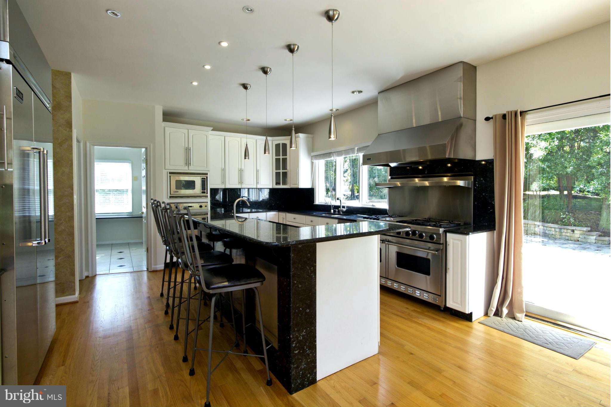 650 South River Landing Road, Unit 650 Edgewater, MD 21037 - Photo 5 of 26 Kitchen