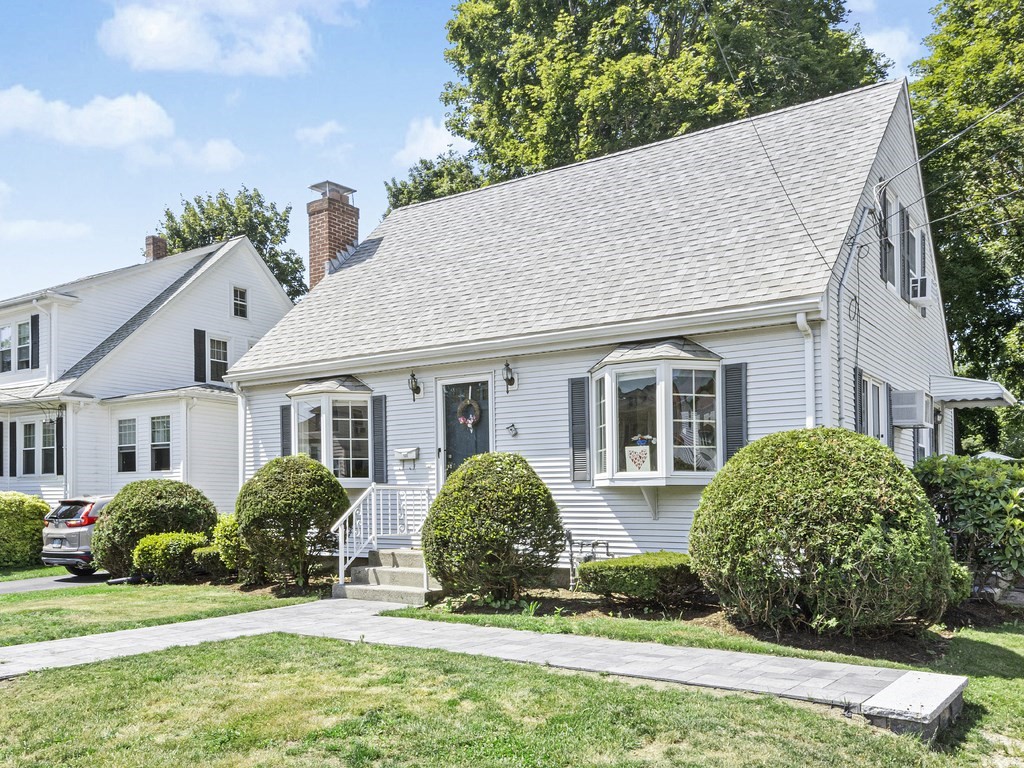 21 Harding Road Norwood, MA 02062 - Photo 3 of 27 Gallery Image 3