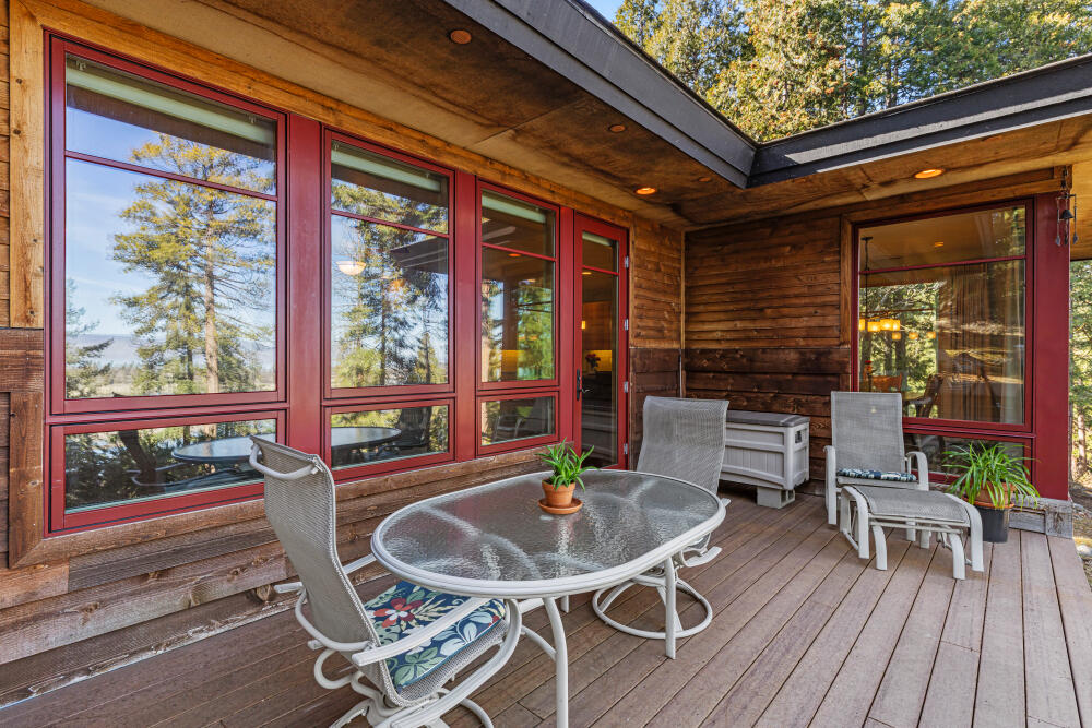 11421 Kestrel Road Klamath Falls, OR 97601 - Photo 13 of 55 Back Deck
