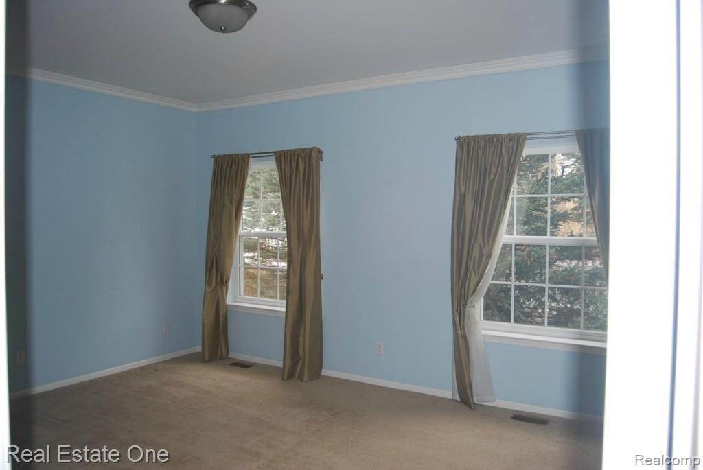 658 West Bluff Court Rochester, MI 48307 - Photo 6 of 13 DSC_0755.jpg