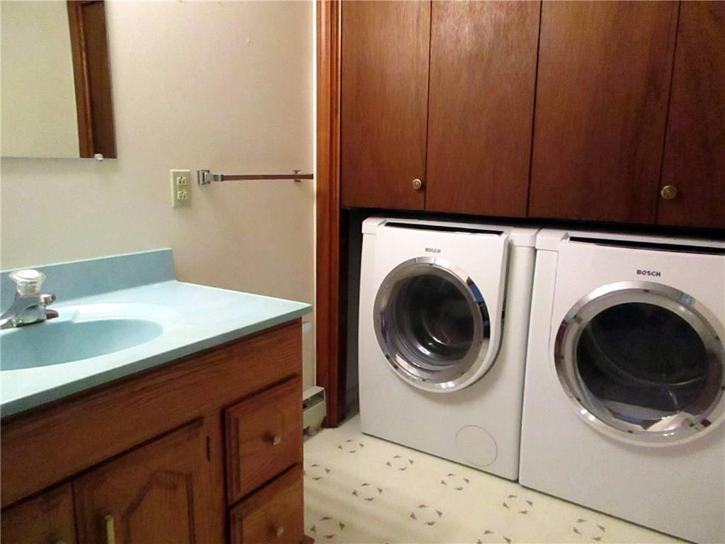 300 Augusta Road, Unit 7 Winslow, ME 04901 - Photo 13 of 20 Full bath with laundry
