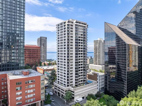 $486,000 | 2100 3rd Avenue, Unit 802, Seattle, WA 98121