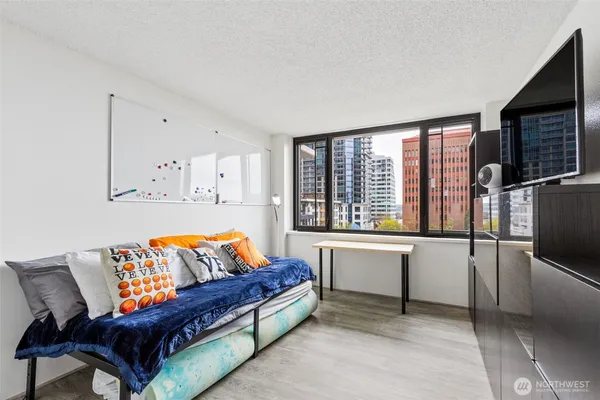 $486,000 | 2100 3rd Avenue, Unit 802, Seattle, WA 98121