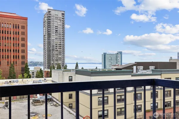 $486,000 | 2100 3rd Avenue, Unit 802, Seattle, WA 98121