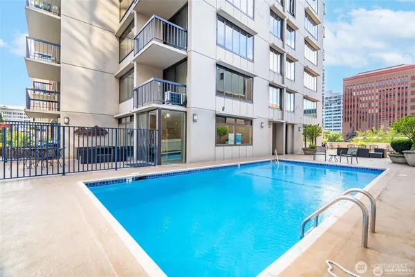 $486,000 | 2100 3rd Avenue, Unit 802, Seattle, WA 98121