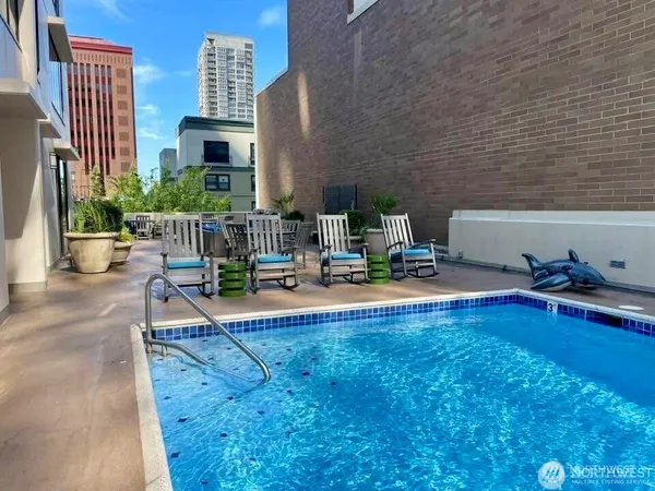 $486,000 | 2100 3rd Avenue, Unit 802, Seattle, WA 98121