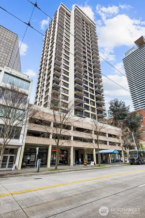$486,000 | 2100 3rd Avenue, Unit 802, Seattle, WA 98121