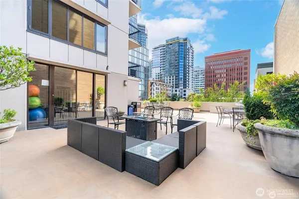 $486,000 | 2100 3rd Avenue, Unit 802, Seattle, WA 98121