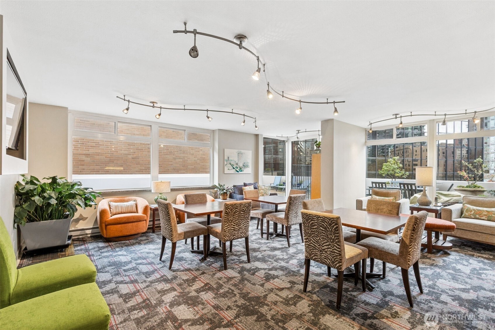 2100 3rd Avenue, Unit 802 Seattle, WA 98121 - Photo 33 of 35 a outdoor space with lots of tables and chairs