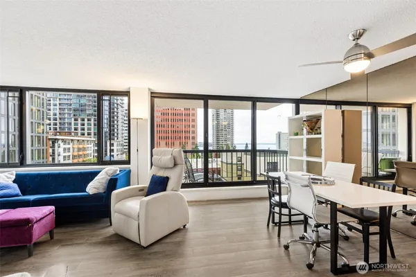 $486,000 | 2100 3rd Avenue, Unit 802, Seattle, WA 98121