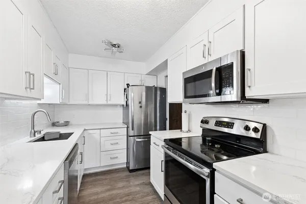 $486,000 | 2100 3rd Avenue, Unit 802, Seattle, WA 98121