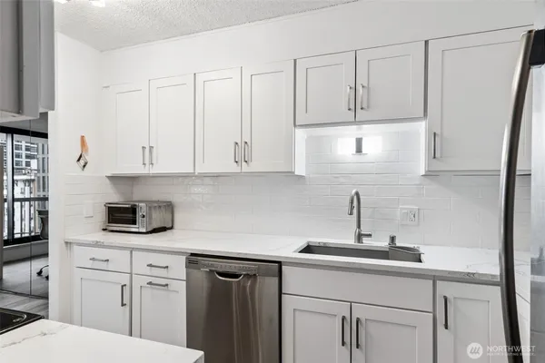 $486,000 | 2100 3rd Avenue, Unit 802, Seattle, WA 98121