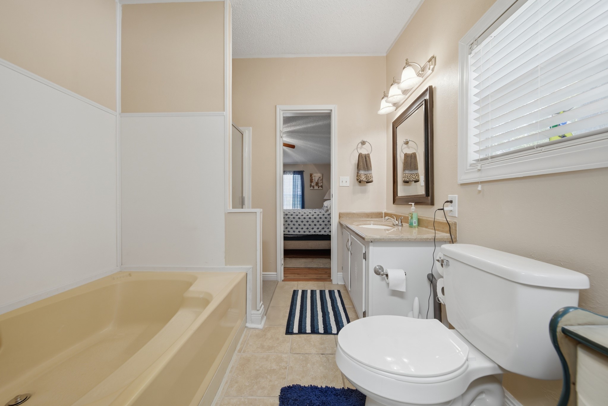 199 Apple Tree Livingston, TX 77351 - Photo 28 of 41 a bathroom with a toilet a sink a mirror and bathtub
