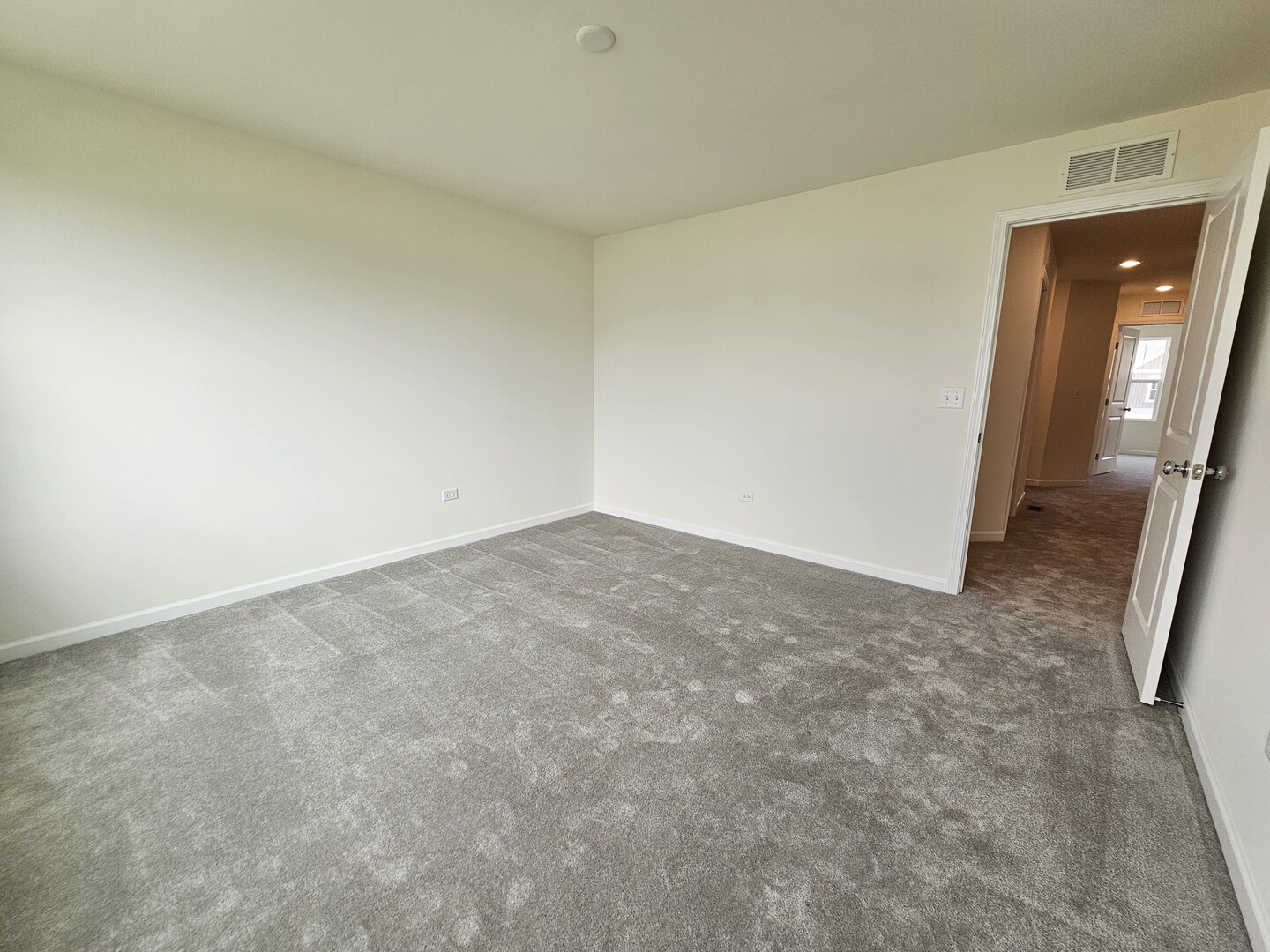 5954 Hawkweed Drive, Unit 5954 Plainfield, IL 60585 - Photo 17 of 35 an empty room with a mirror