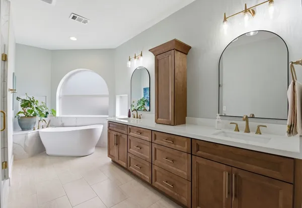 $862,000 | 68 East Sandalbranch Circle, The Woodlands, TX 77382