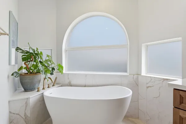 $862,000 | 68 East Sandalbranch Circle, The Woodlands, TX 77382