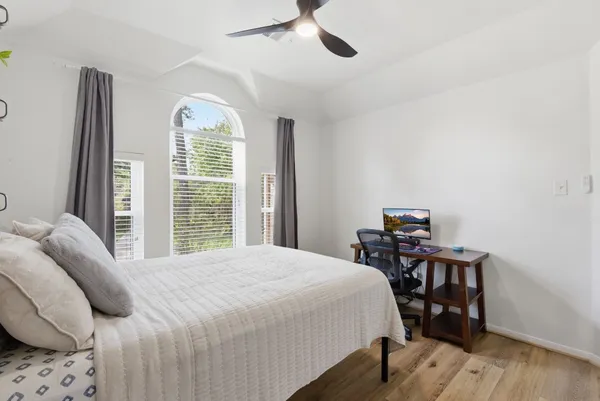 $862,000 | 68 East Sandalbranch Circle, The Woodlands, TX 77382