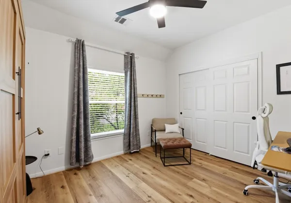 $862,000 | 68 East Sandalbranch Circle, The Woodlands, TX 77382