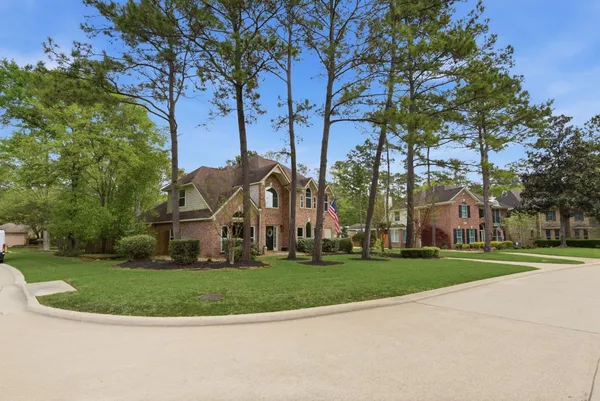 $862,000 | 68 East Sandalbranch Circle, The Woodlands, TX 77382