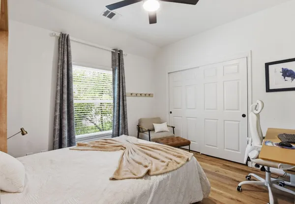 $862,000 | 68 East Sandalbranch Circle, The Woodlands, TX 77382