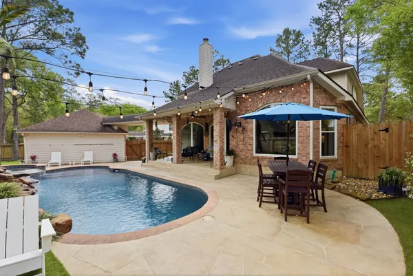 $862,000 | 68 East Sandalbranch Circle, The Woodlands, TX 77382