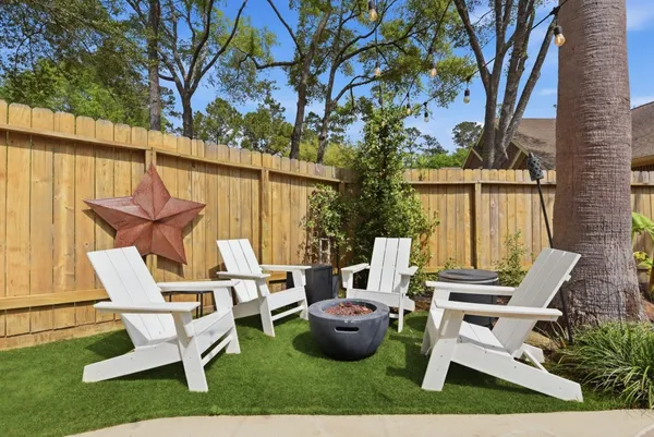 $862,000 | 68 East Sandalbranch Circle, The Woodlands, TX 77382