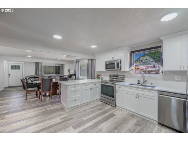 $420,000 | 31165 Highway 22, Hebo, OR 97122