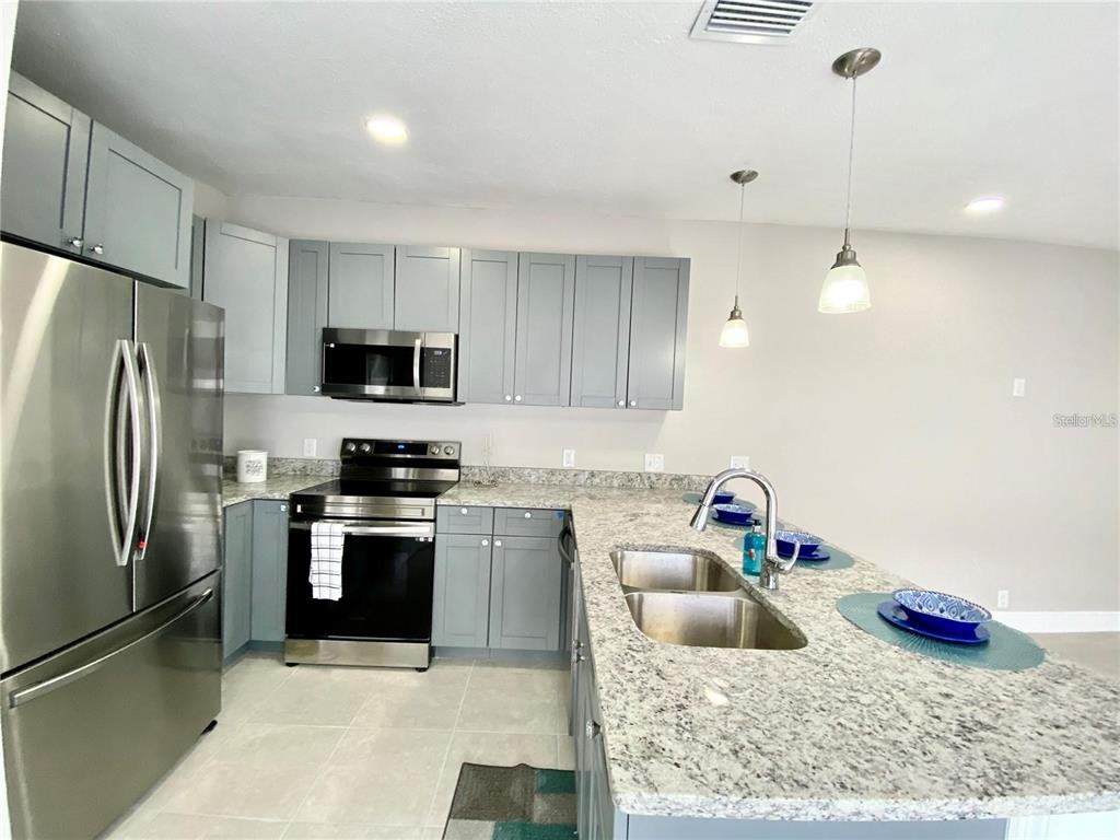 8726 Mayflower Road Tampa, FL 33615 - Photo 5 of 7