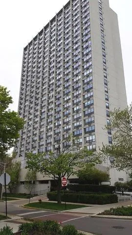 $2,200 | 5100 North Marine Drive, Unit 6B, Chicago, IL 60640