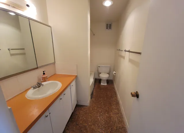 $2,200 | 5100 North Marine Drive, Unit 6B, Chicago, IL 60640