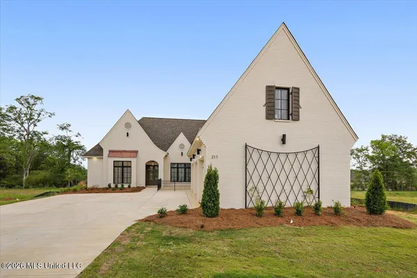 $950,000 | 213 Welchshire Drive, Madison, MS 39110