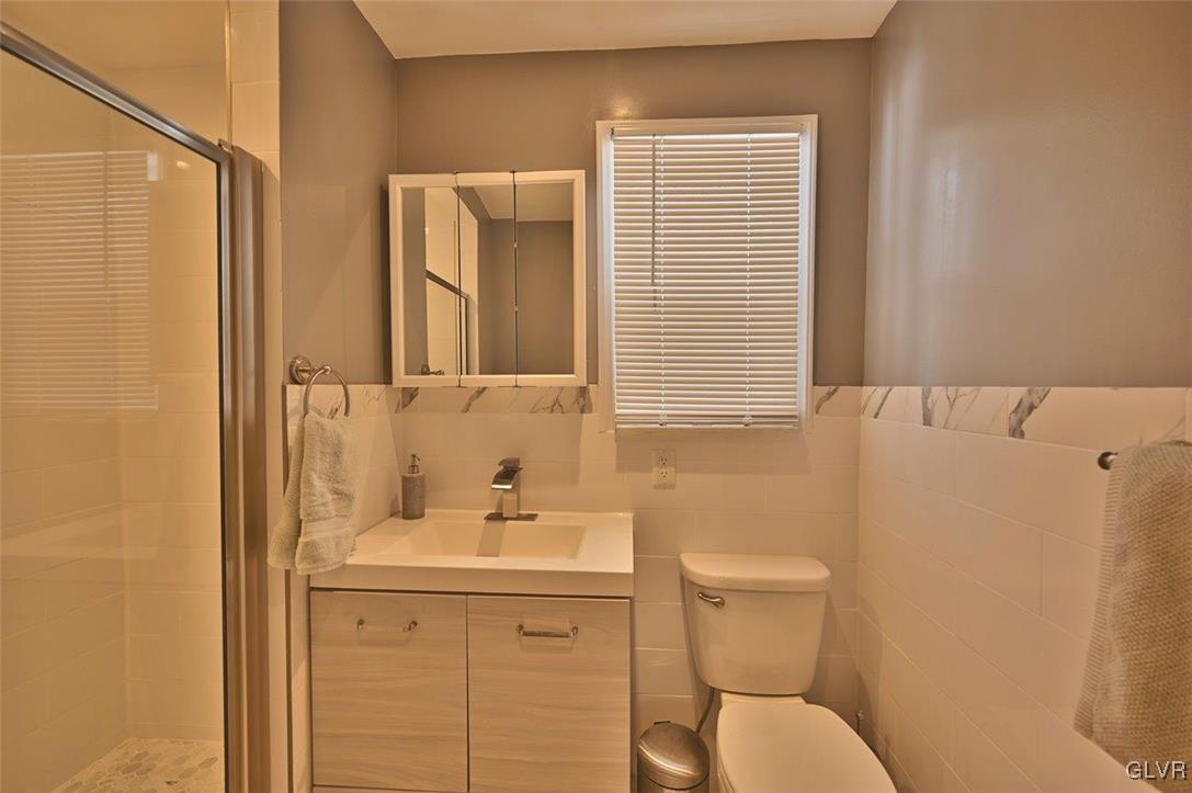 1412 Donalds Road Effort, PA 18330 - Photo 21 of 30 a bathroom with a toilet sink and mirror