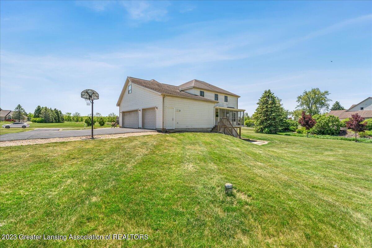 65 Three Oaks Road Okemos, MI 48864 - Photo 52 of 61 53-Media Jett-56