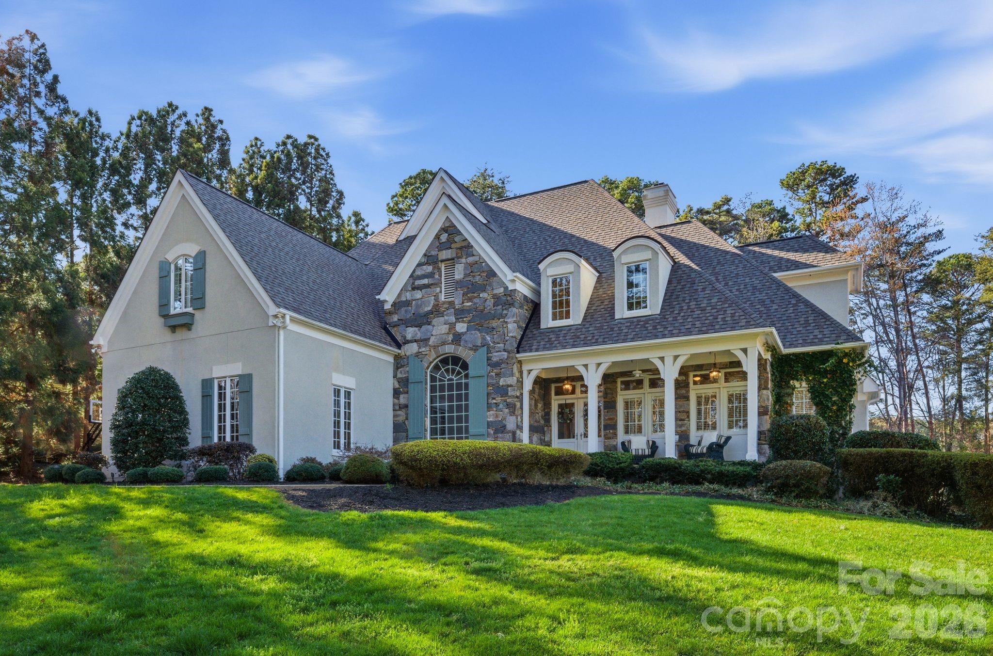 185 Quaker Road Mooresville, NC 28117 - Photo 4 of 43 a front view of a house with a garden